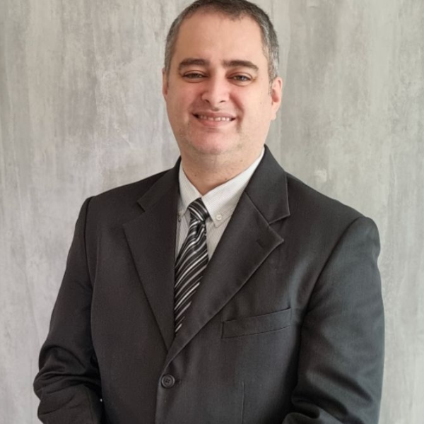 Dr. Diego Estevam Gomes Oliveira